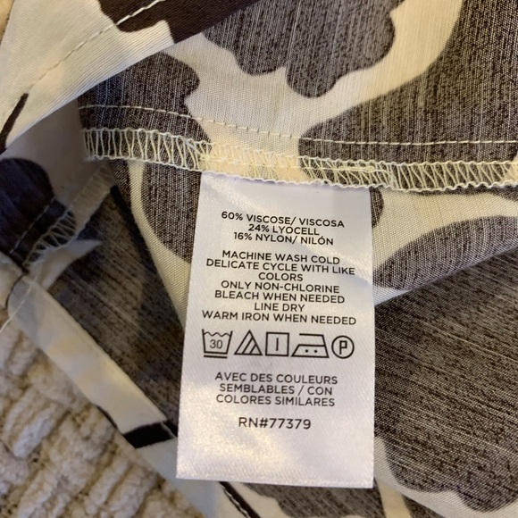 Ann Taylor Factory Flutter Floral Print Blouse - Picture 6 of 7